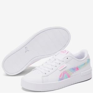 Women’s /girls puma sneakers